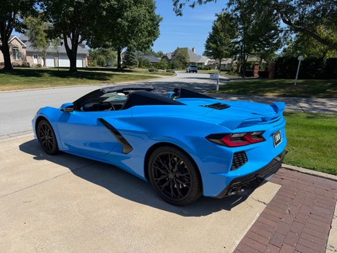Used 2024 Chevrolet Corvette Stingray Premium Conv w/ Z51 Performance Package RWD image 9