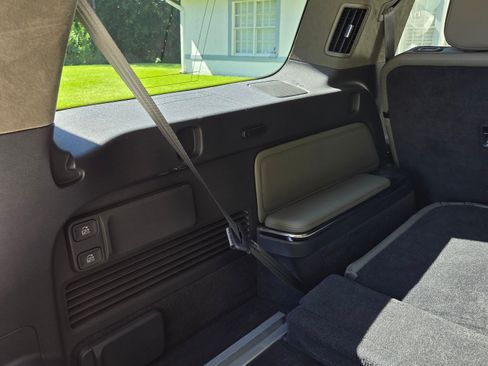 Used 2023 Rivian R1S Adventure image 29