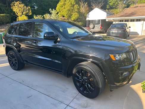 Used 2022 Jeep Grand Cherokee Laredo X image 7