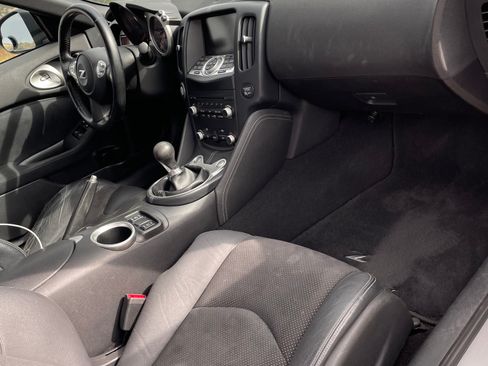 Used 2010 Nissan 370Z Touring w/ Sport Pkg RWD image 13
