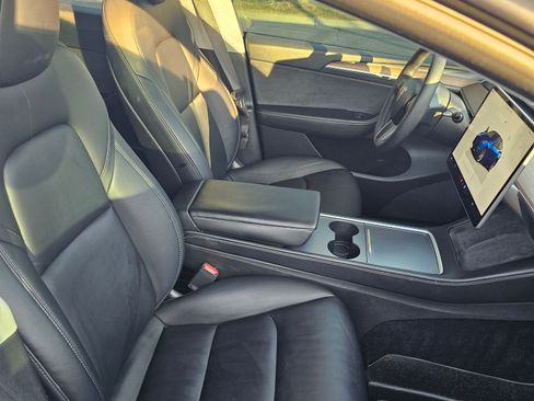 Used 2022 Tesla Model Y Performance image 11