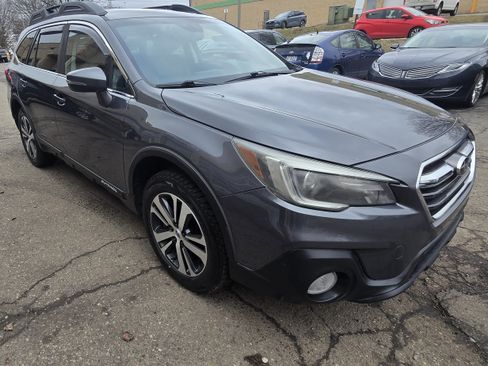 Used 2018 Subaru Outback 3.6R Limited image 2