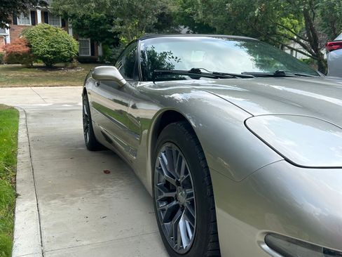 Used 2000 Chevrolet Corvette Convertible w/ Memory Pkg RWD image 13