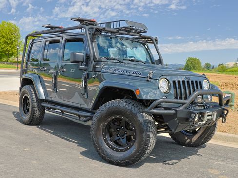 Used 2017 Jeep Wrangler Unlimited Sahara image 1