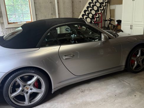 Used 2011 Porsche 911 Carrera 4S AWD/4WD image 2