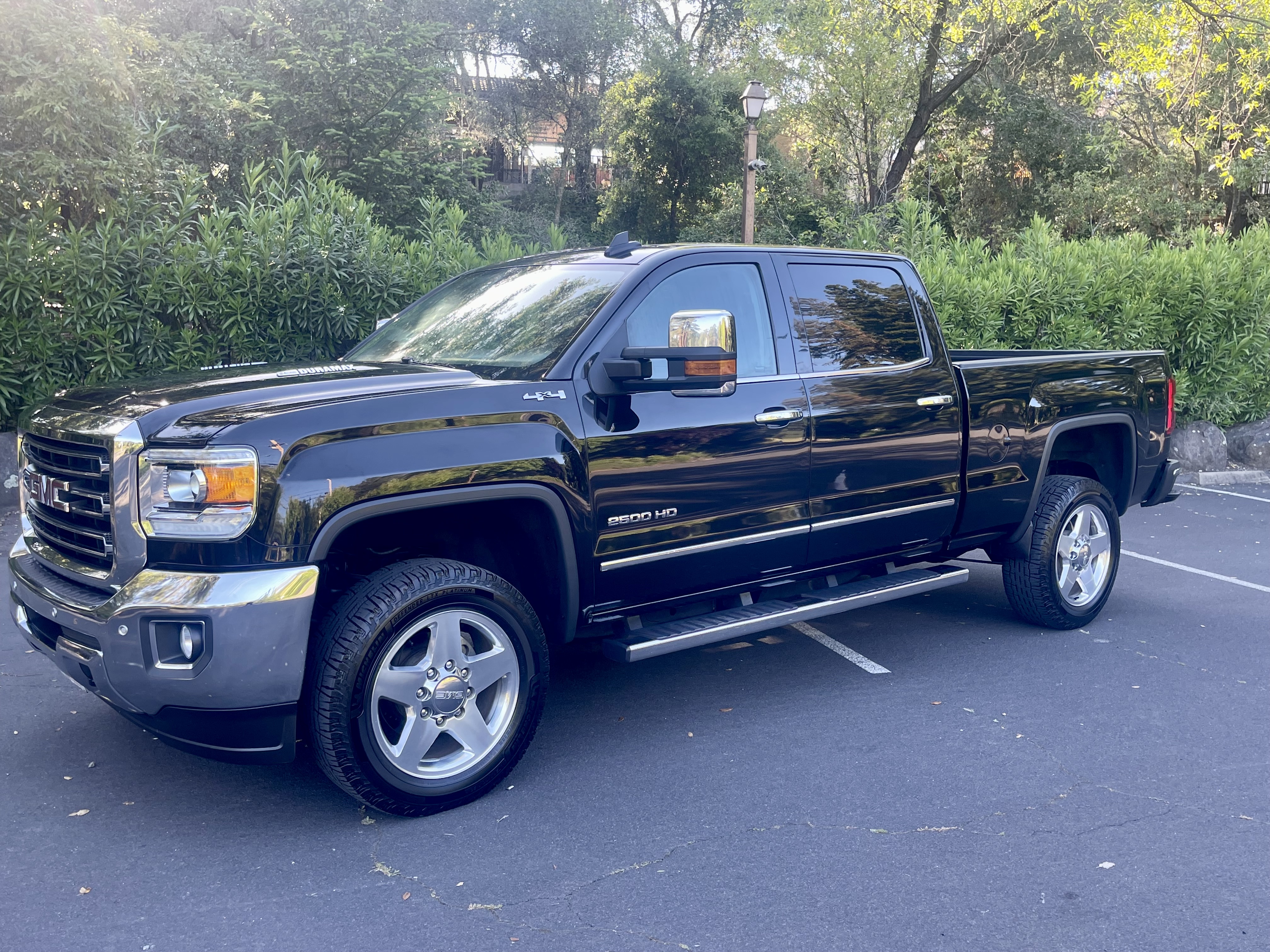 Used 2015 GMC Sierra 2500 SLT w/ Duramax Plus Package AWD/4WD image 10