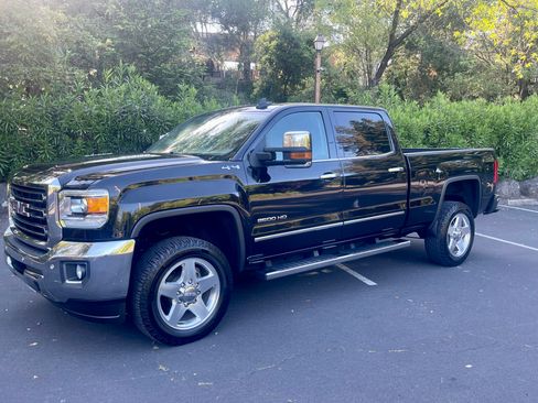 Used 2015 GMC Sierra 2500 SLT w/ Duramax Plus Package AWD/4WD image 10