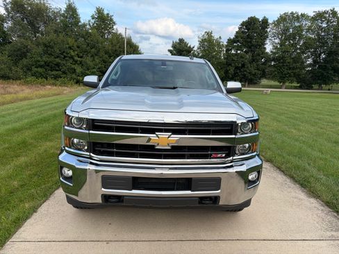 Used 2018 Chevrolet Silverado 2500 LT w/ LT Convenience Package AWD/4WD image 2