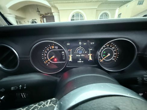 Used 2019 Jeep Wrangler Unlimited Sahara image 13