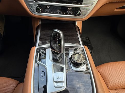 Used 2017 BMW 750i xDrive image 17