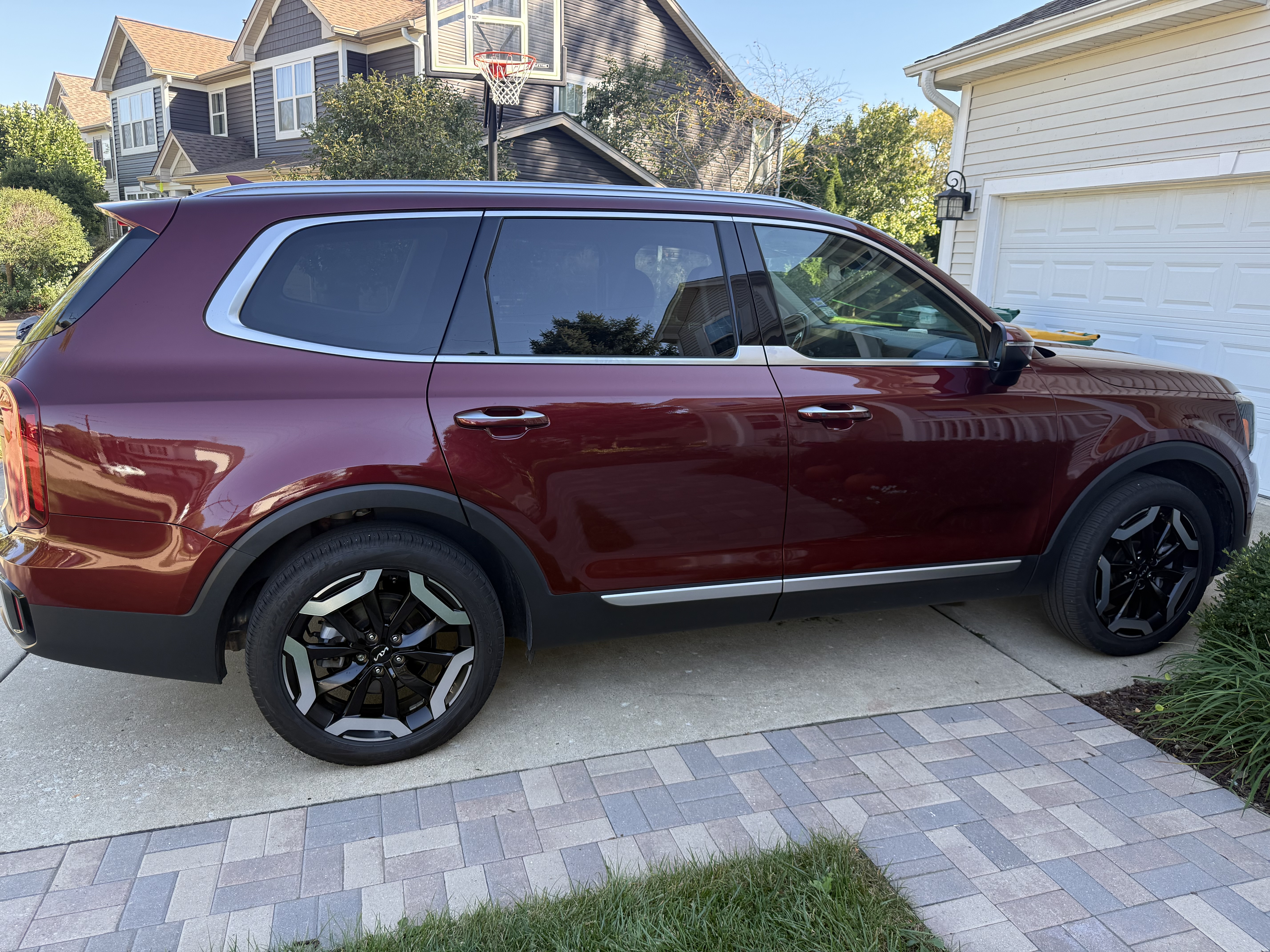Used 2023 Kia Telluride S w/ S Sunroof Package AWD/4WD image 1