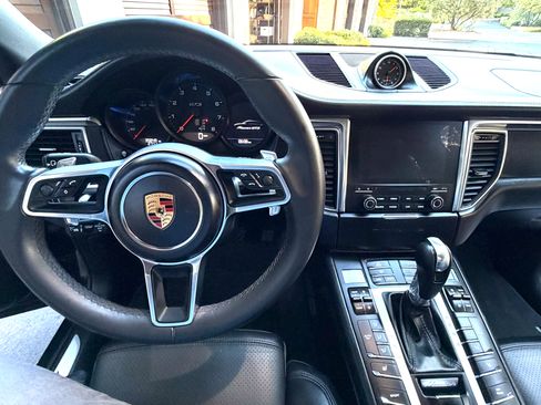 Used 2018 Porsche Macan GTS AWD/4WD image 18