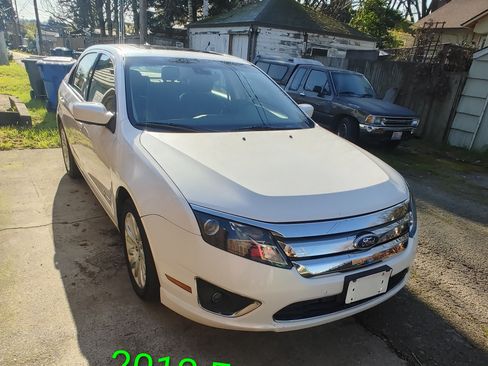 Used 2012 Ford Fusion Hybrid image 2