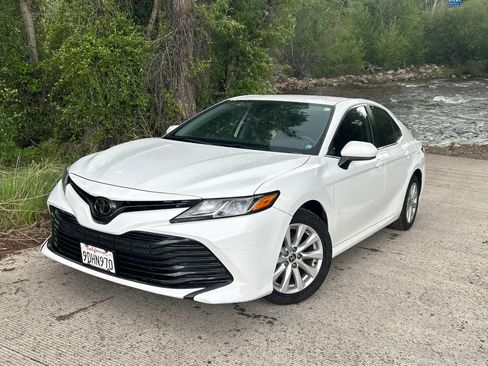 Used 2020 Toyota Camry LE image 1
