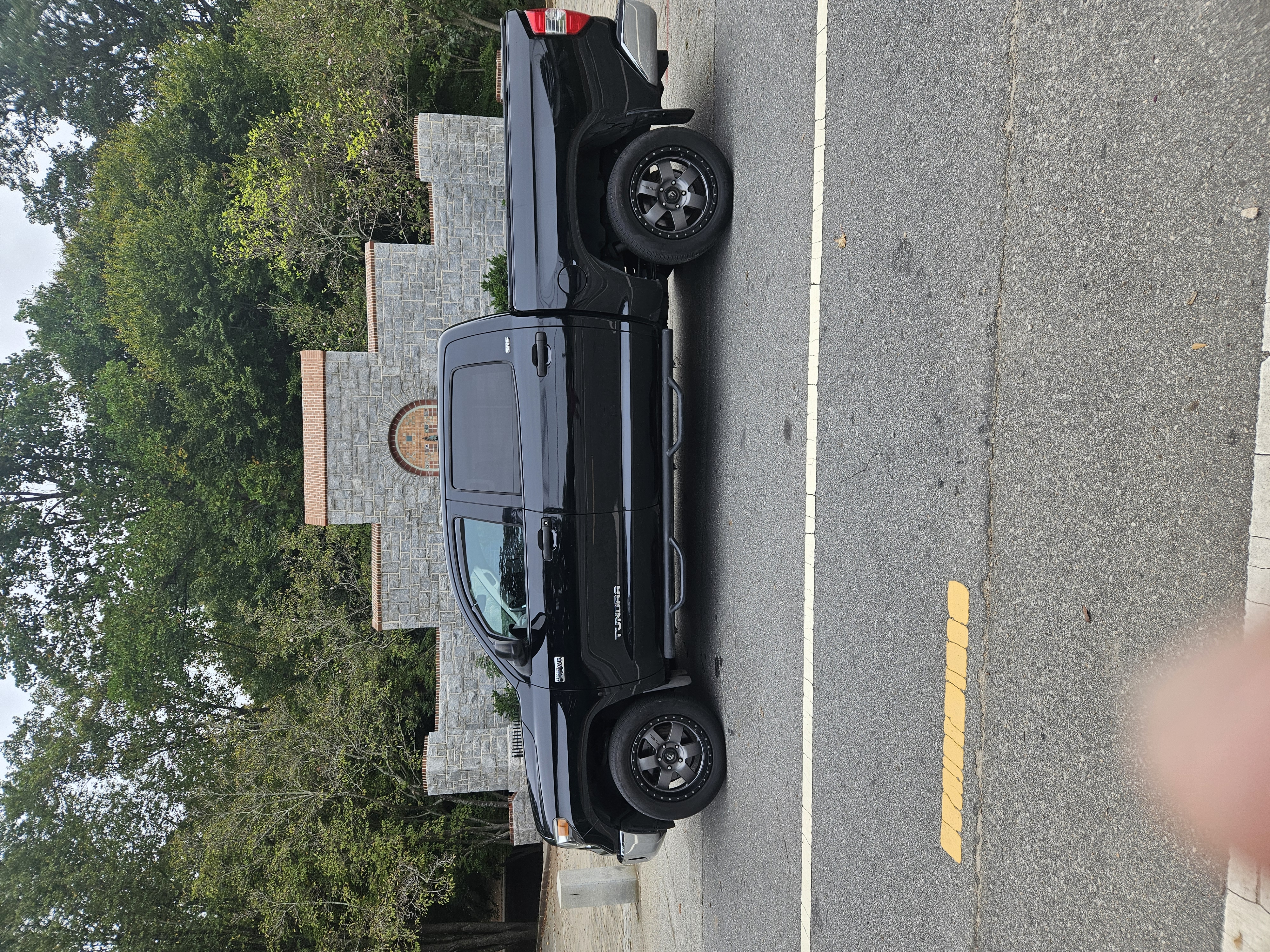 Used 2018 Toyota Tundra SR5 w/ SR5 Upgrade Package AWD/4WD image 4