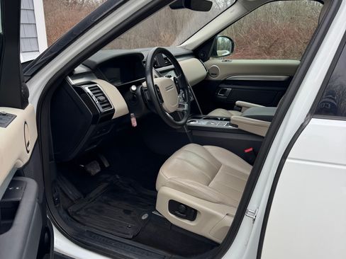 Used 2020 Land Rover Discovery Landmark AWD/4WD image 14