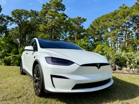 Used 2022 Tesla Model X Plaid image 23