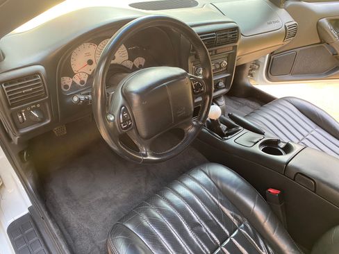 Used 2000 Chevrolet Camaro Z28 w/ SS Performance/Appearance Pkg image 17