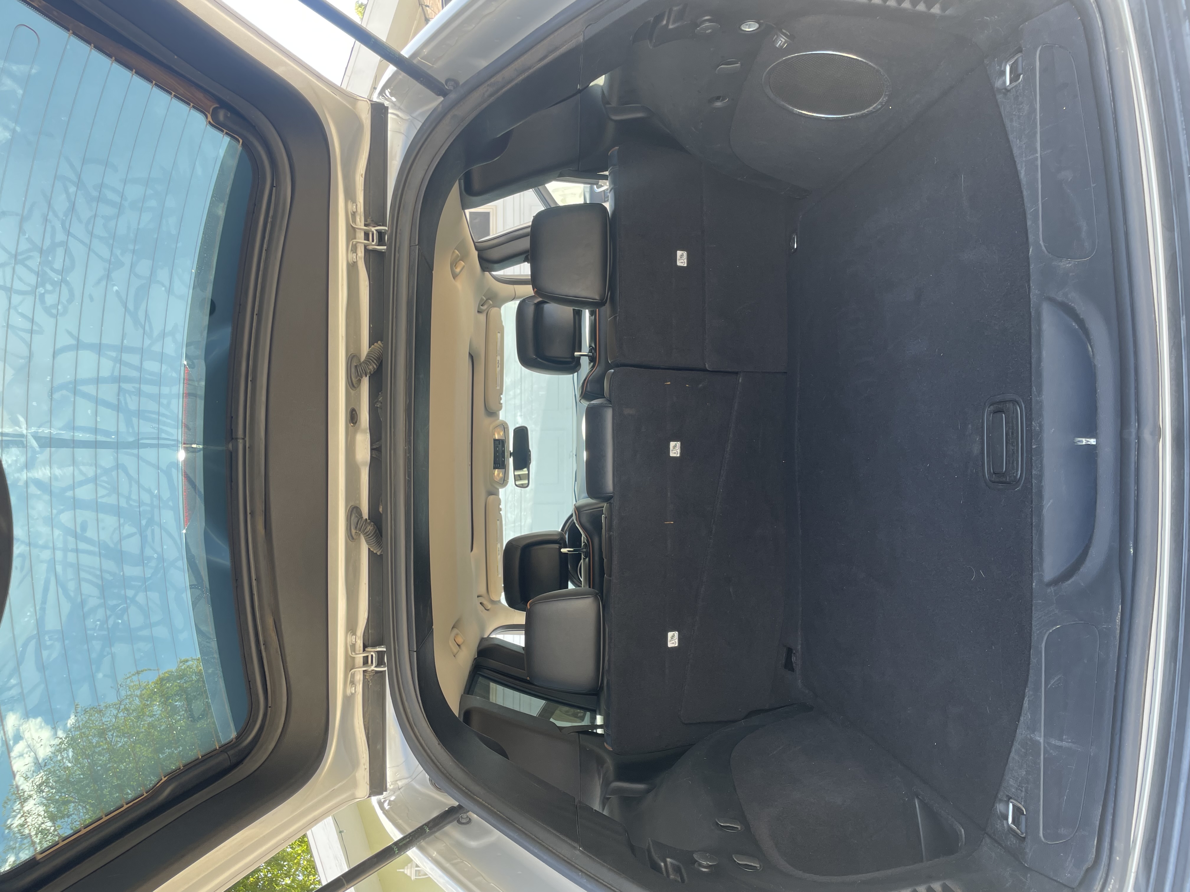 Used 2011 Jeep Grand Cherokee 70th Anniversary RWD image 9