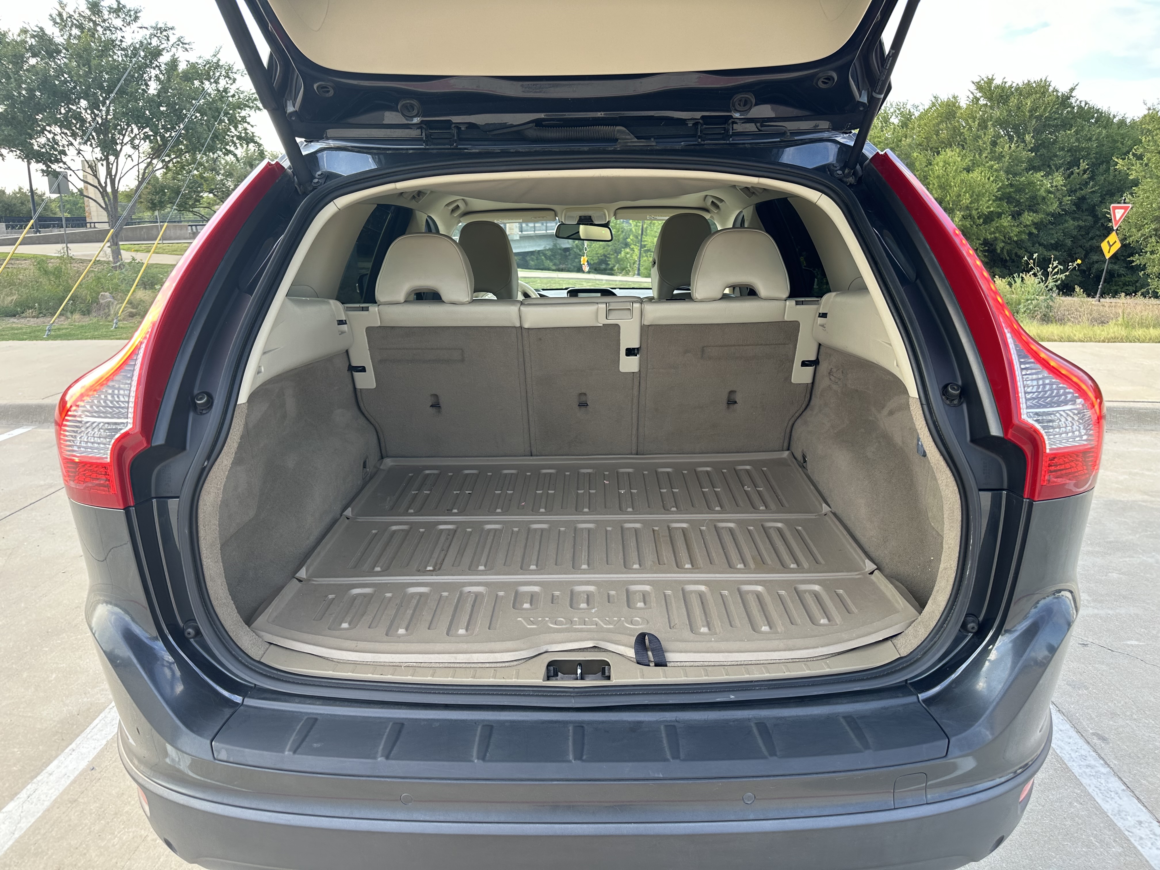 Used 2010 Volvo XC60 T6 R-Design AWD/4WD image 18