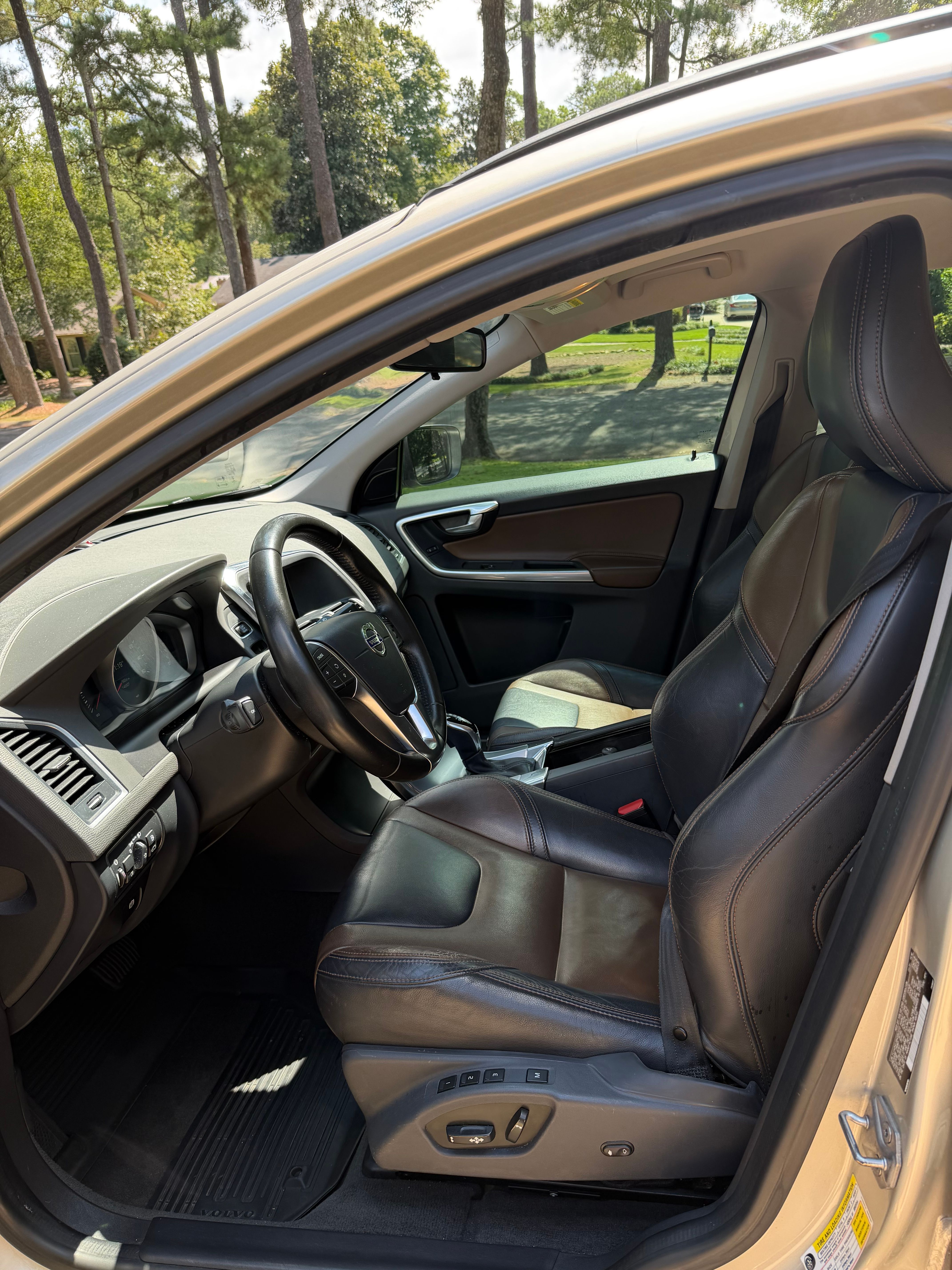 Used 2017 Volvo XC60 T5 FWD image 4