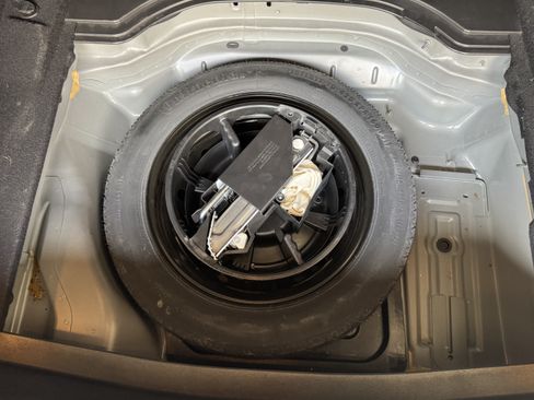 Used 2011 Mercedes-Benz E 350 4MATIC Sedan image 29