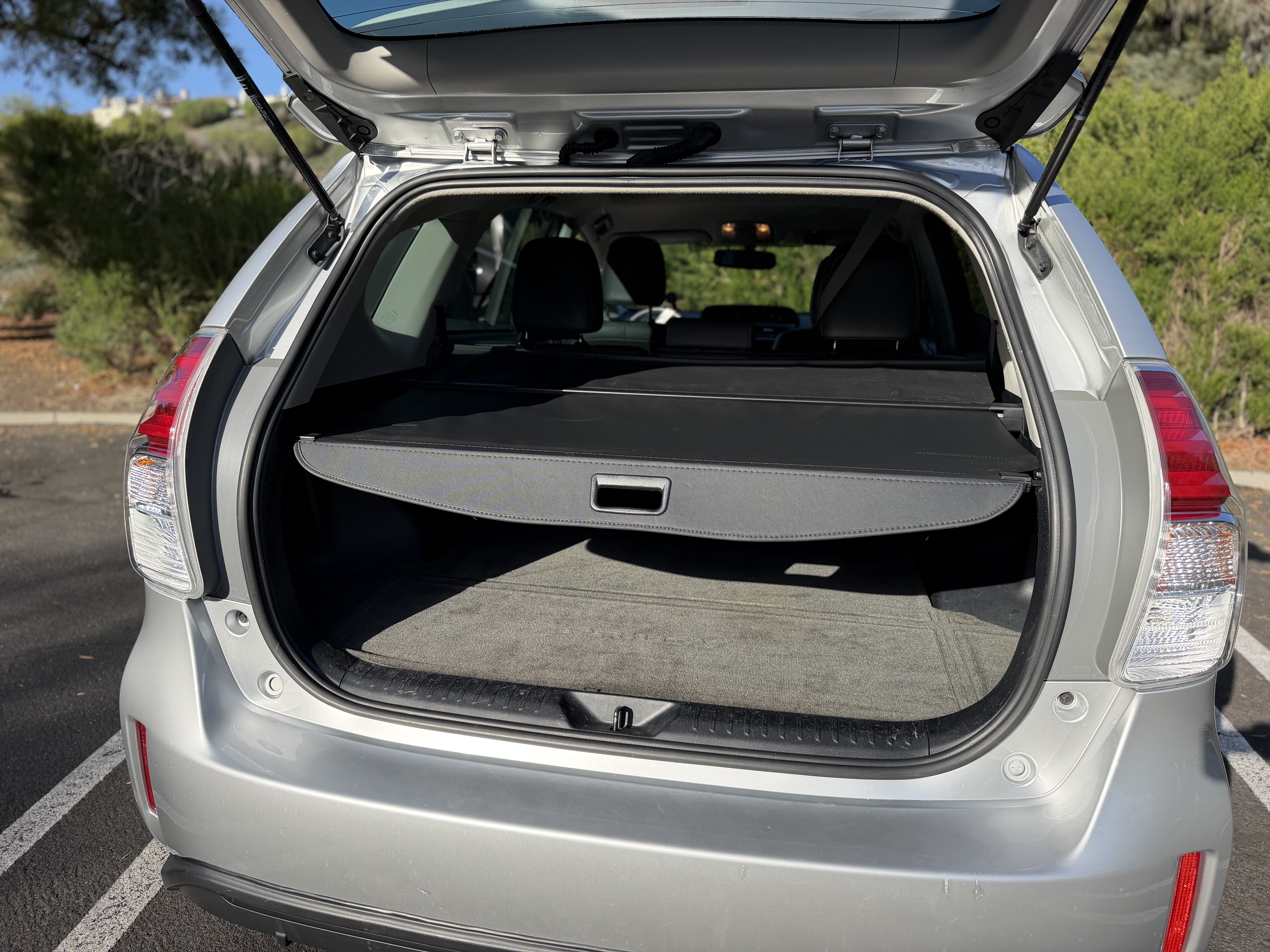 Used 2017 Toyota Prius V Four w/ Carpet Mat Package FWD image 9