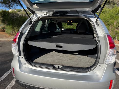Used 2017 Toyota Prius V Four w/ Carpet Mat Package FWD image 9
