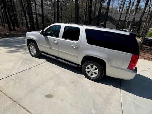 Used 2011 GMC Yukon XL SLE image 5