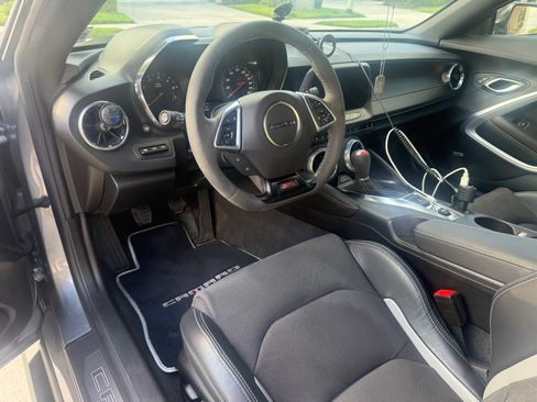 Used 2022 Chevrolet Camaro SS RWD image 8