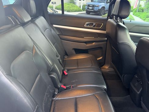 Used 2017 Ford Explorer XLT w/ Equipment Group 202A FWD image 12
