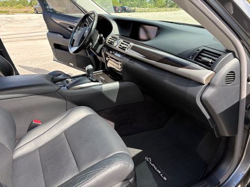 Used 2013 Lexus LS 460 w/ Comfort Pkg RWD image 12