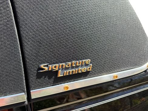 Used 2008 Lincoln Town Car Signature Limited image 2