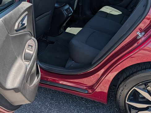 Used 2017 Chevrolet Malibu LT image 16