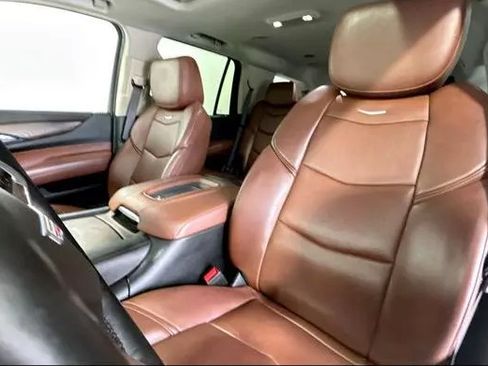 Used 2016 Cadillac Escalade Premium image 17