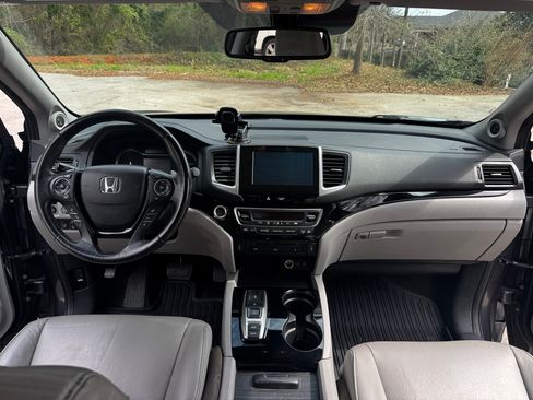 Used 2017 Honda Pilot Touring image 12