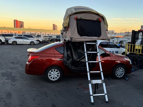 Used 2019 Nissan Versa SV image 5