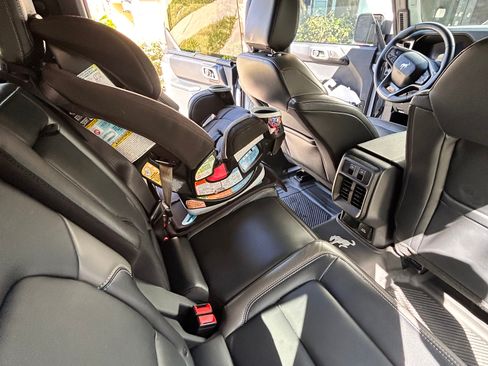 Used 2025 Ford Bronco Outer Banks image 4