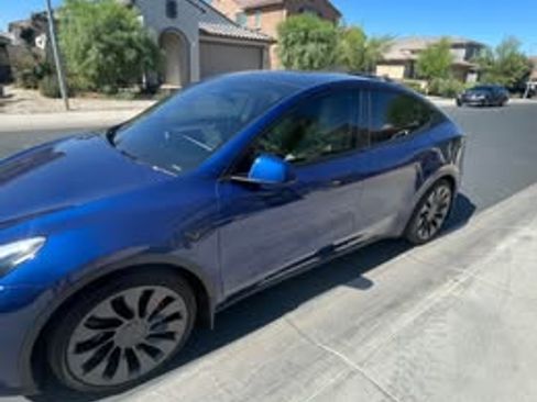 Used 2025 Tesla Model Y Performance image 2