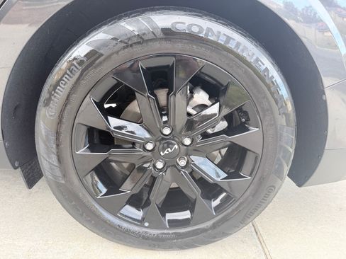 Used 2024 Kia Carnival SX Prestige image 8