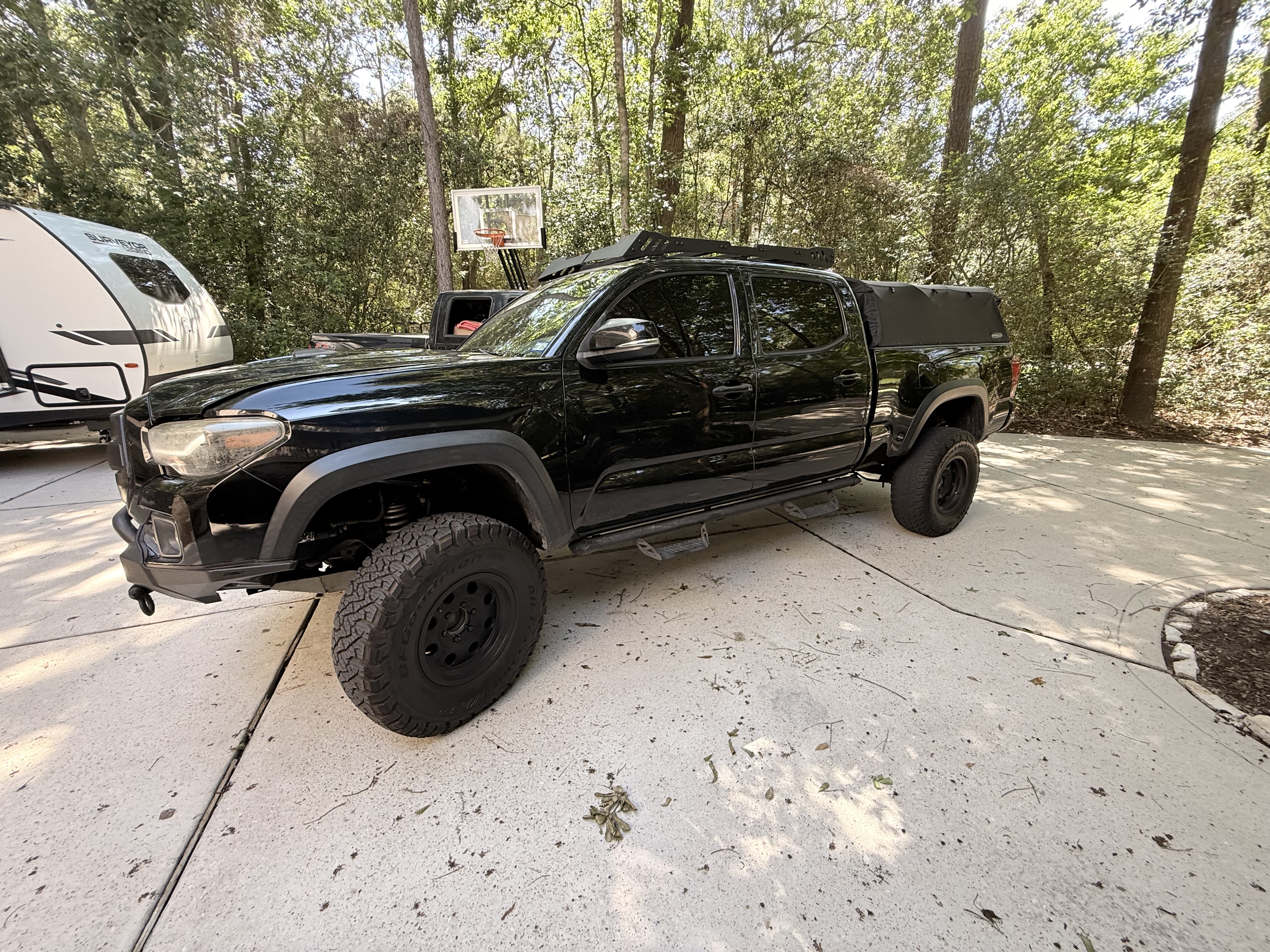 Used 2017 Toyota Tacoma TRD Off-Road w/ Premium & Technology Package AWD/4WD image 4