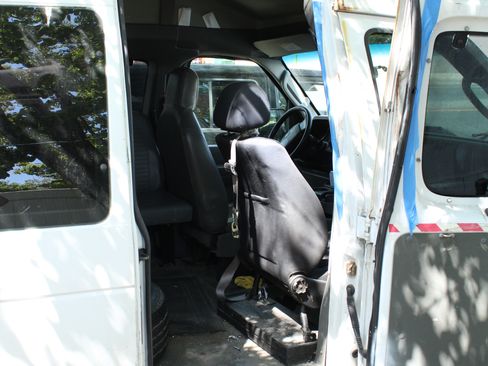 Used 2009 Ford E-250 and Econoline 250 RWD image 22