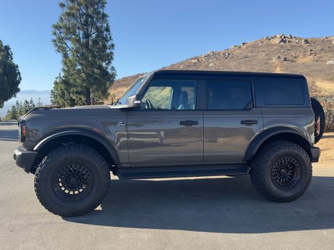 Used 2025 Ford Bronco Outer Banks AWD/4WD image 4