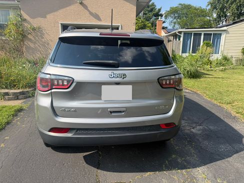 Used 2018 Jeep Compass Latitude w/ Cold Weather Group AWD/4WD image 14