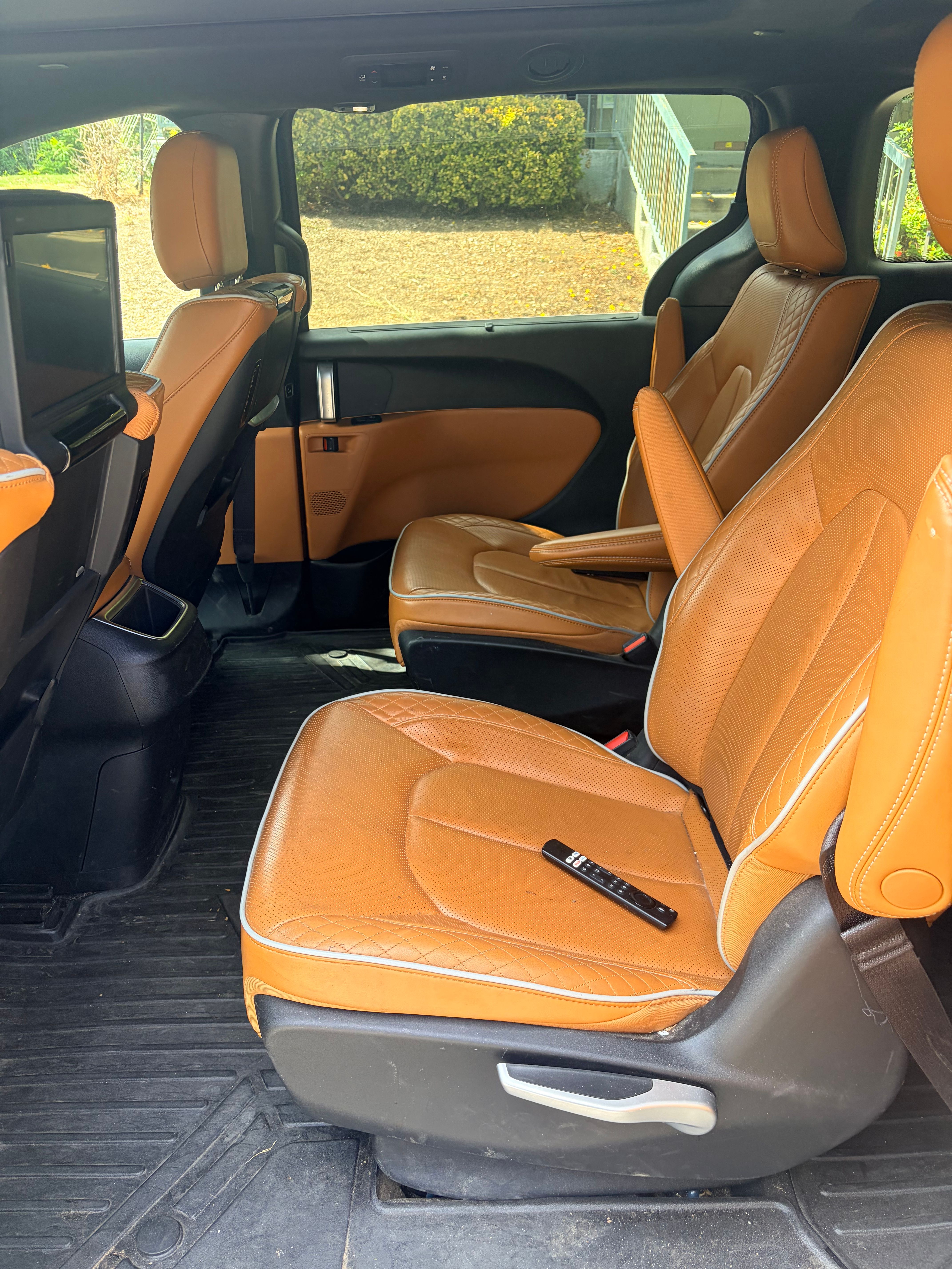 Used 2023 Chrysler Pacifica Pinnacle FWD image 10
