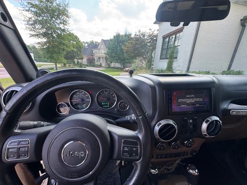 Used 2011 Jeep Wrangler Unlimited Rubicon w/ Call of Duty Group AWD/4WD image 10