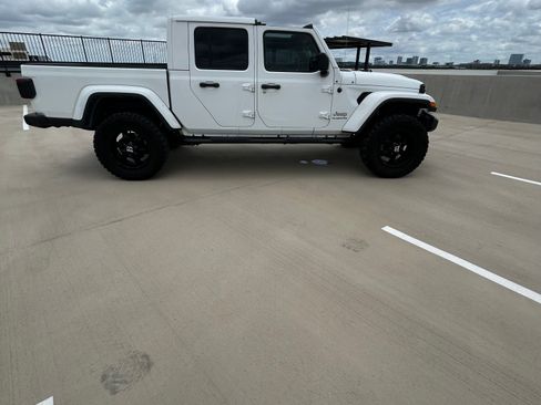 Used 2020 Jeep Gladiator Overland AWD/4WD image 14