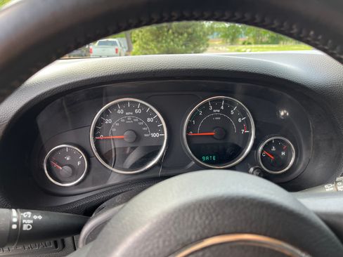 Used 2013 Jeep Wrangler Rubicon w/ PWR Convenience Group AWD/4WD image 24