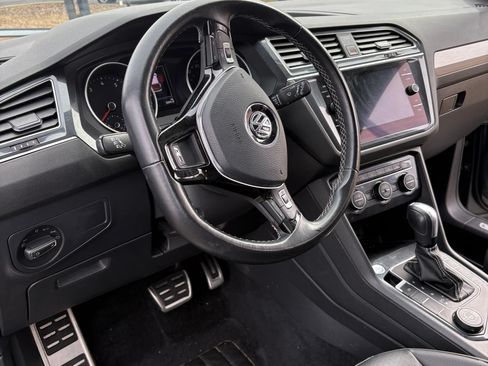 Used 2021 Volkswagen Tiguan SE R-Line image 12