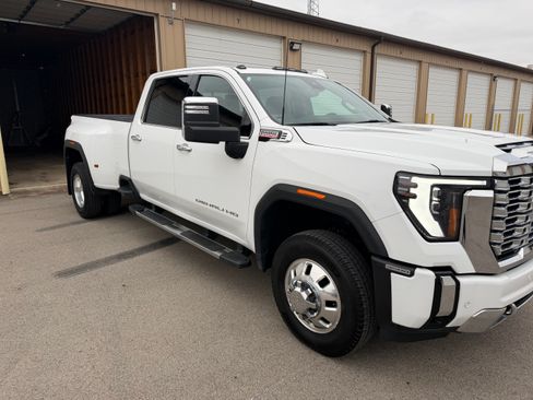 Used 2024 GMC Sierra 3500 Denali w/ Denali Reserve Package image 12